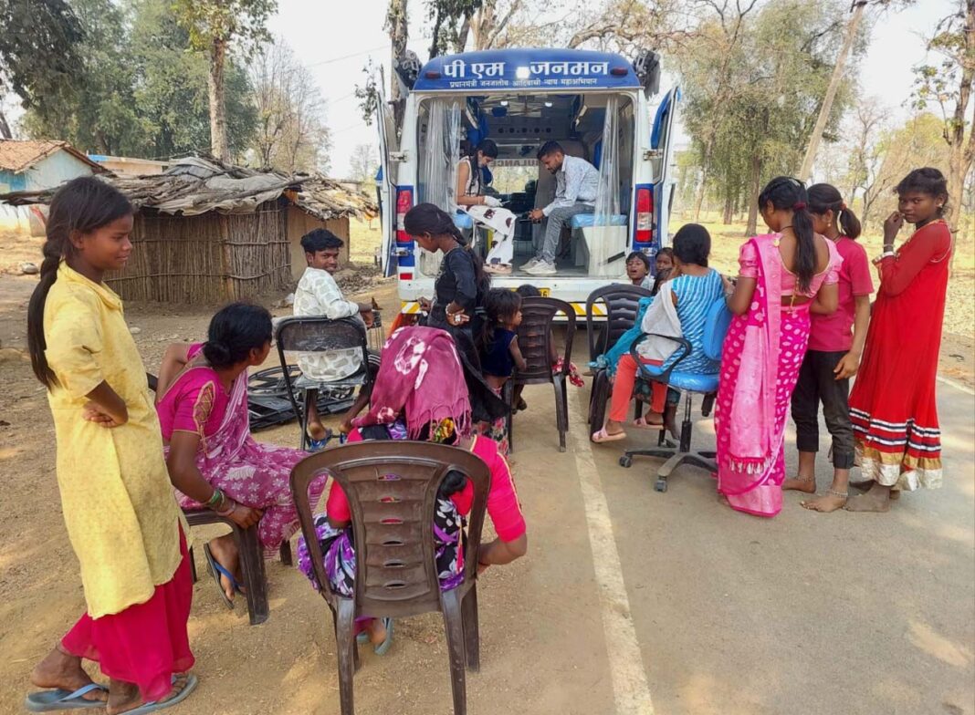रायपुर : पीएम-जनमन योजना से दूरस्थ जनजातीय गांवों तक पहुंचीं स्वास्थ्य सेवाएं