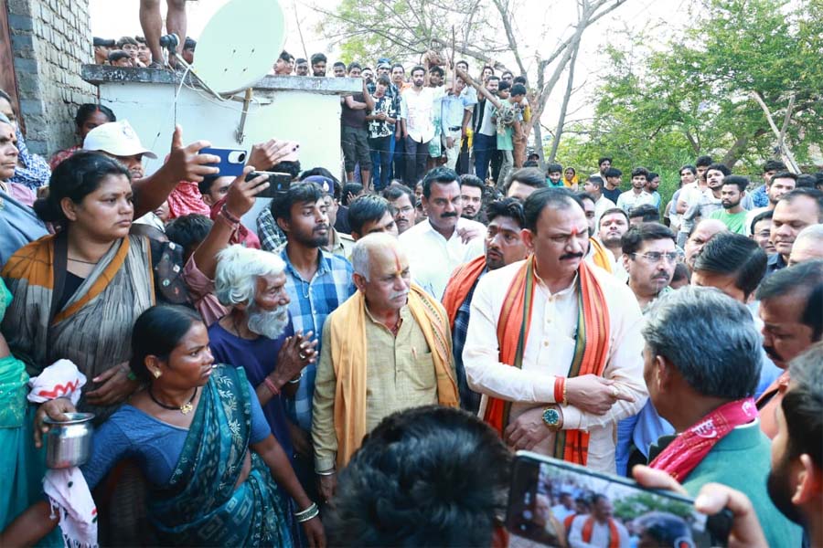 रायपुर : गैस सिलेंडर विस्फोट में 4 की मौत, स्वास्थ्य मंत्री ने परिजनों से मिलकर जताया शोक