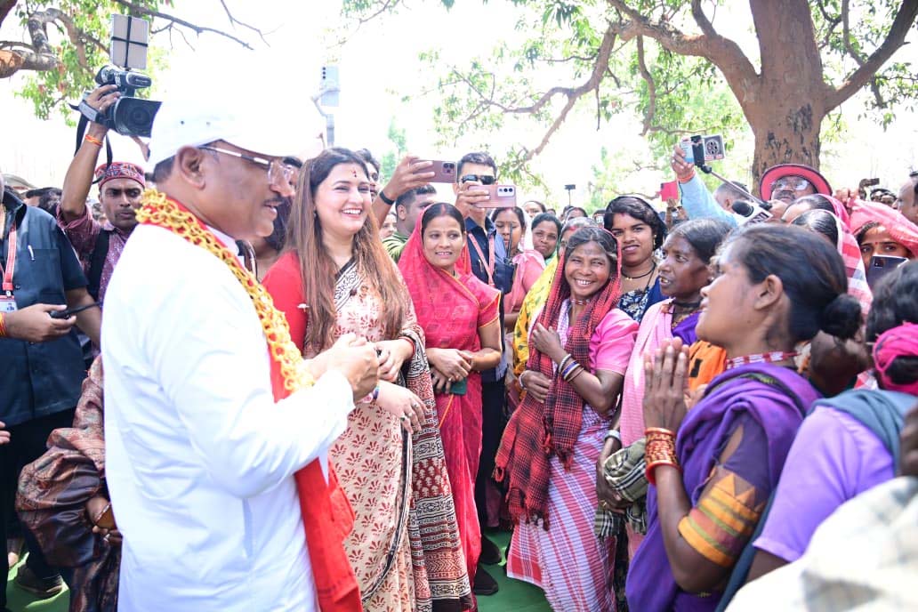 रायपुर : एक चौपाल ऐसा भी जहाँ खुशियों और तालियों की रही गूंज