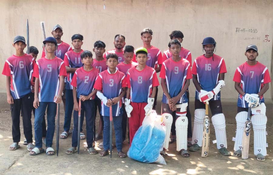 रायपुर : सीएम के निर्देश पर त्वरित कार्रवाई : 3 दिन में भैंसामुड़ा के बच्चों को मिली क्रिकेट किट और स्पोर्ट्स ड्रेस