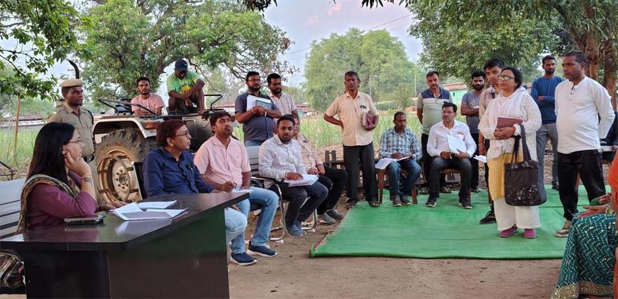 रायपुर : प्रधानमंत्री आवास निर्माण में तेजी लाने जिलों में विशेष अभियान, हितग्राहियों से सीधे संवाद कर दिए गए निर्देश