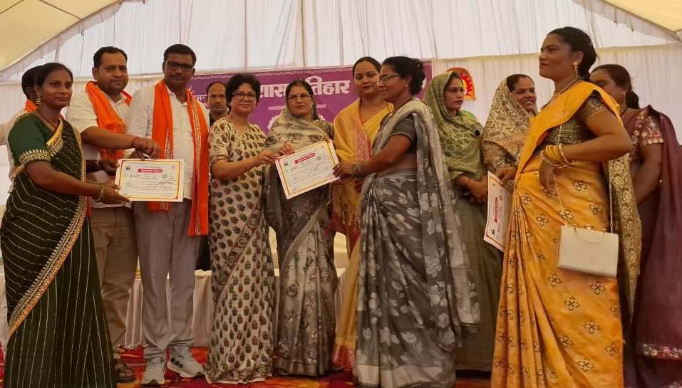 रायपुर : सुशासन तिहार : ग्राम पंचायत बिलारी में आयोजित जनसमस्या निवारण शिविर में 1473 आवेदन प्राप्त