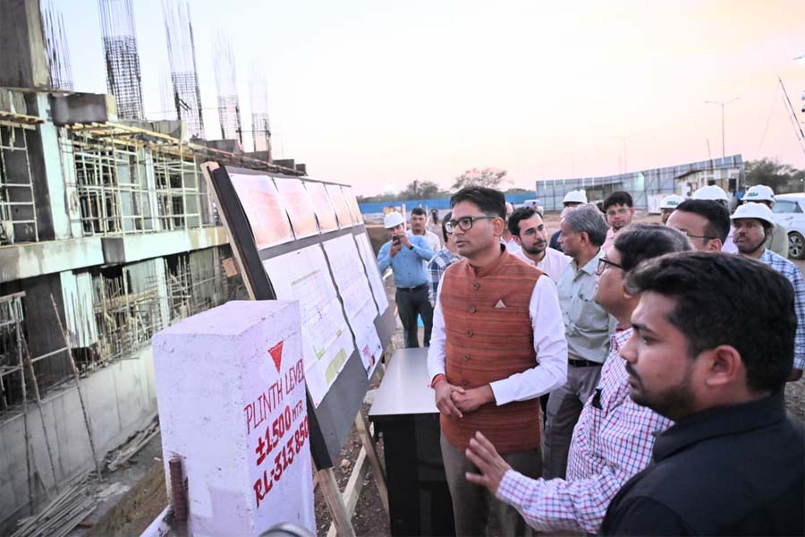 रायपुर : वित्त मंत्री ओपी चौधरी ने नवा रायपुर में विकास कार्यों का किया निरीक्षण