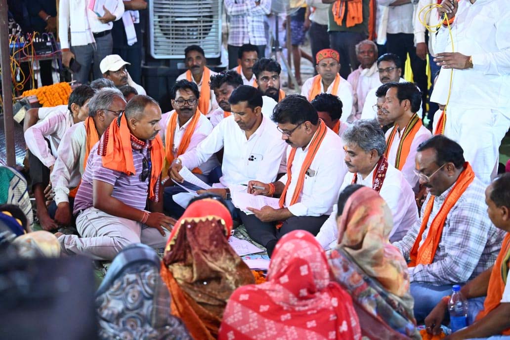 रायपुर : उप मुख्यमंत्री विजय शर्मा ने दी विकास कार्यों की बड़ी सौगात, 4.36 करोड़ रूपए लागत के सड़क पुल-पुलिया निर्माण का किया भूमिपूजन