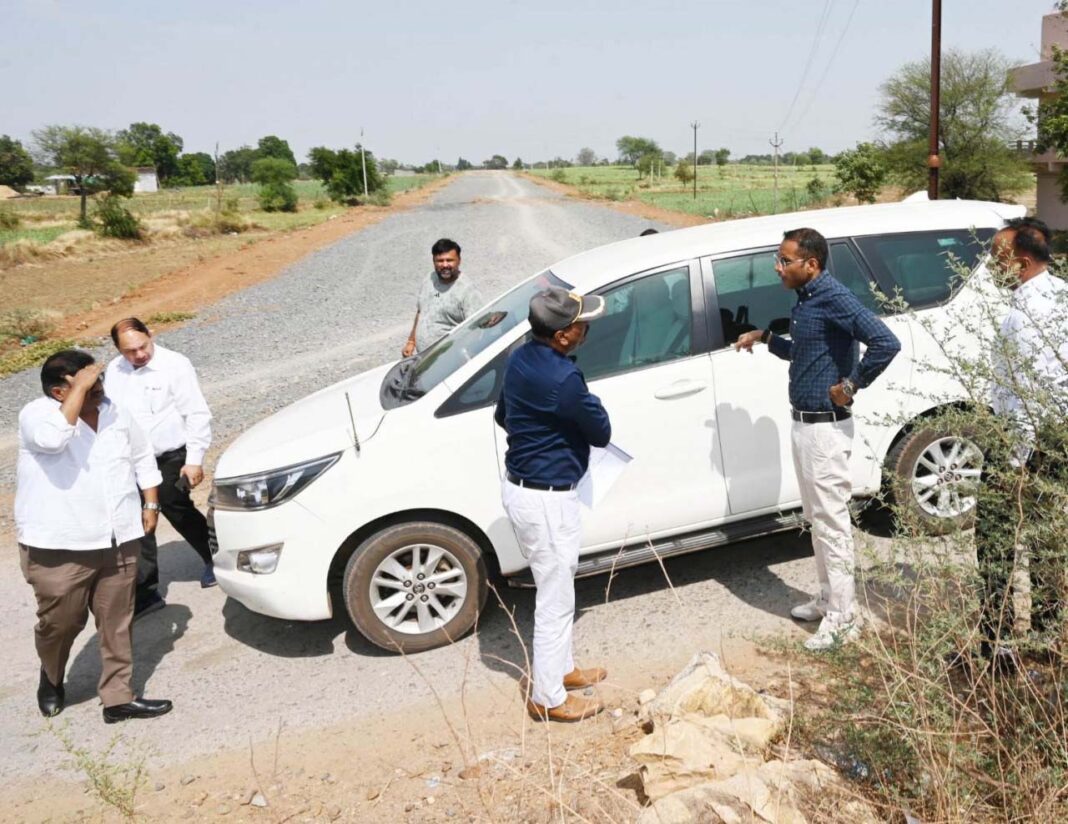 रायपुर : लोक निर्माण विभाग के सचिव ने निर्माणाधीन राष्ट्रीय राजमार्ग-130ए का किया निरीक्षण
