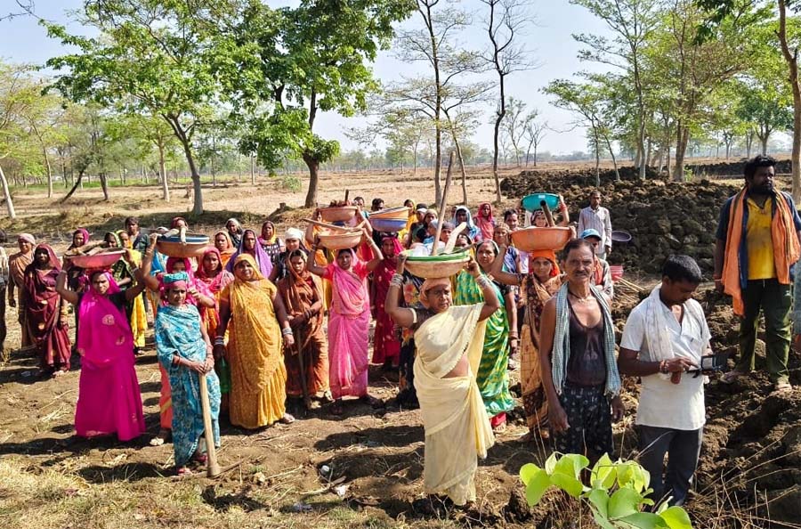 रायपुर : नवा तरिया से सशक्त होगा गांव, जल संरक्षण के साथ ग्रामीणों को मिल रहा रोजगार