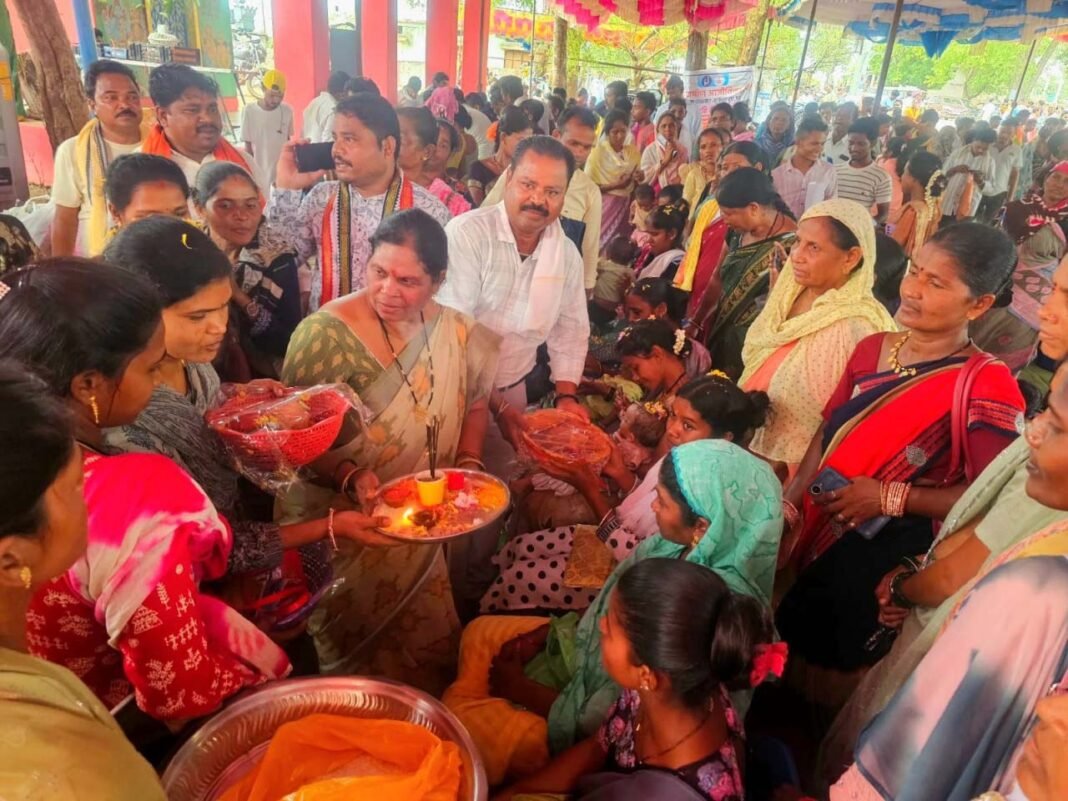 रायपुर : एर्राबोर के सुशासन शिविर में उमड़ा जनसैलाब, गाँव-गाँव तक पहुँचा विकास