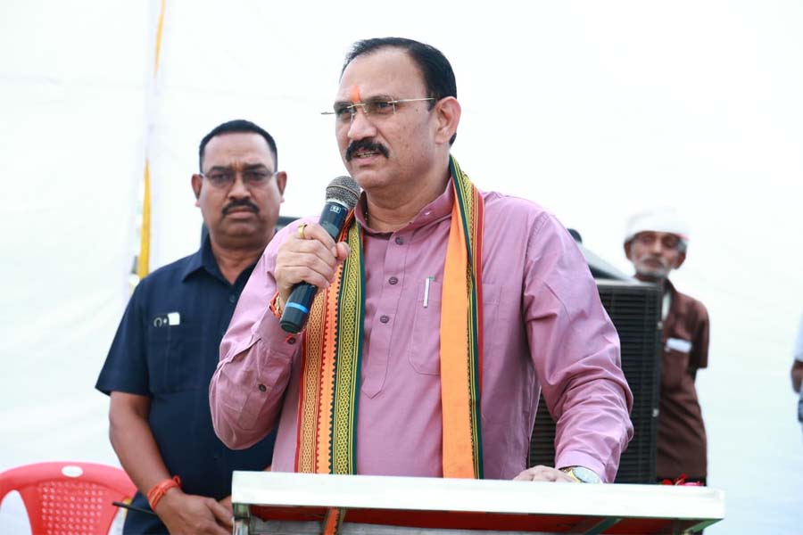 रायपुर : स्वास्थ्य मंत्री श्याम बिहारी जायसवाल ने सुशासन तिहार के तहत जनसमस्या निवारण शिविर में सुनीं ग्रामीणों की समस्याएं