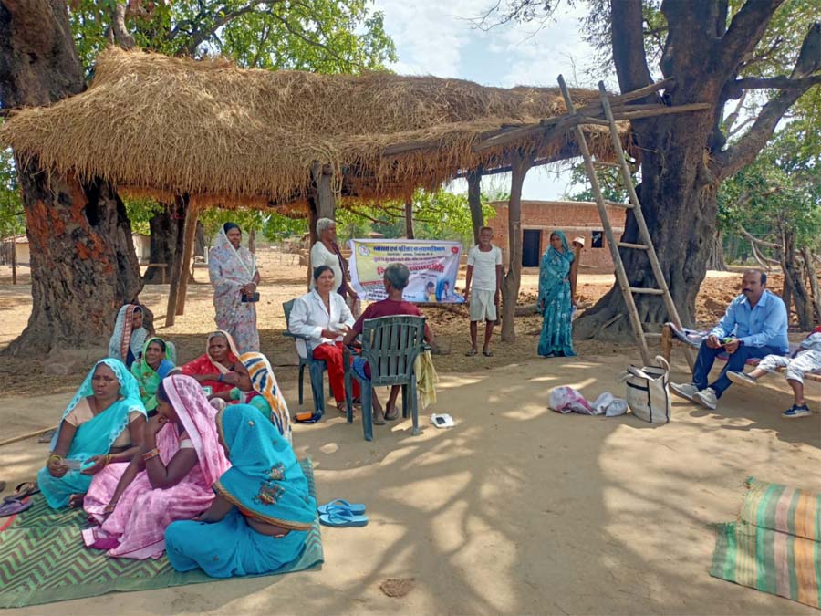 रायपुर : हर गुरुवार गांव के द्वार स्वास्थ्य : मनेंद्रगढ़ के दूरस्थ अंचलों में बढ़ी चिकित्सा पहुंच