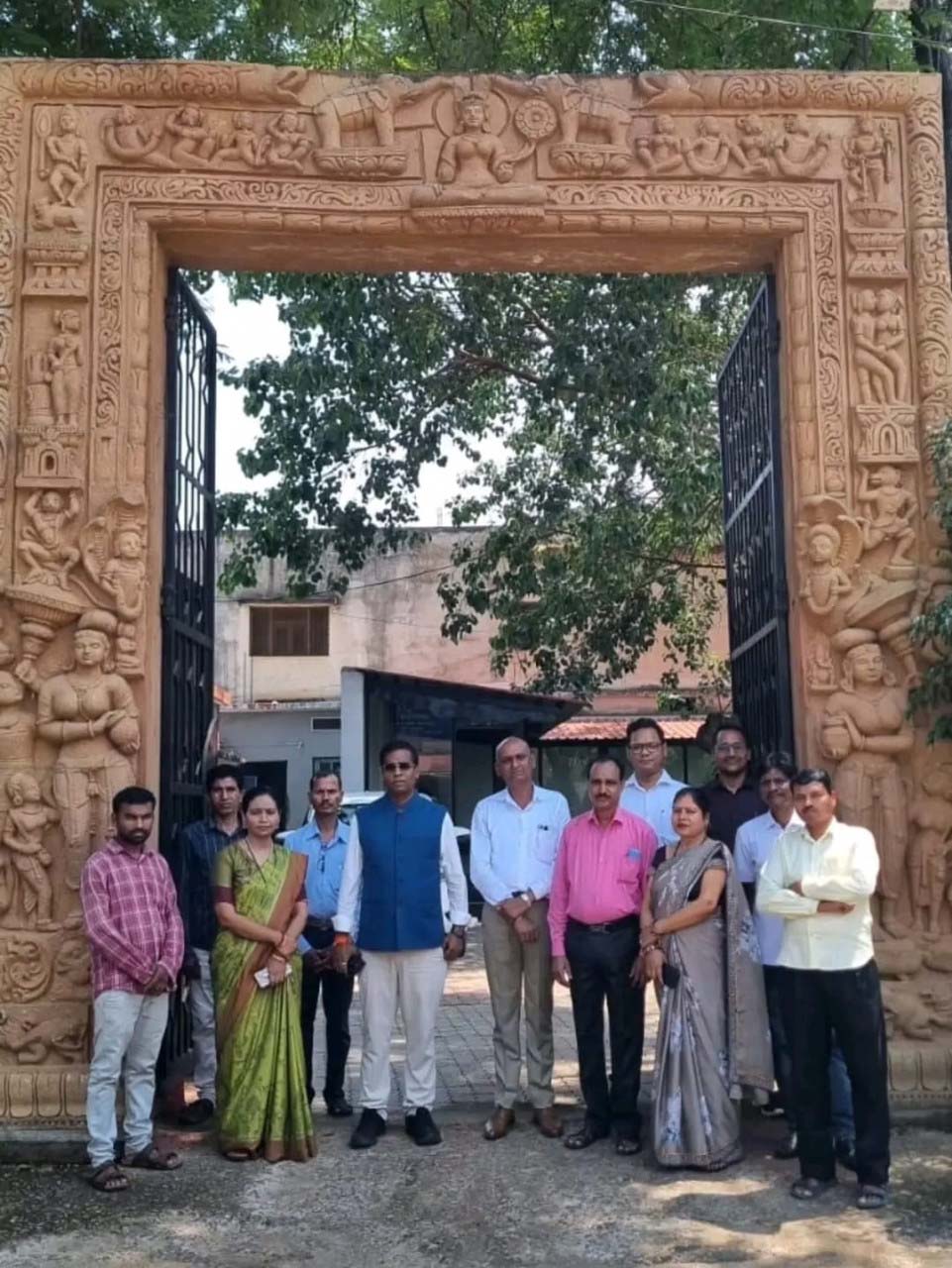 रायपुर : बस्तर की ऐतिहासिक धरोहरों से रूबरू हुए संस्कृति संचालक डॉ. संजय कन्नौजे