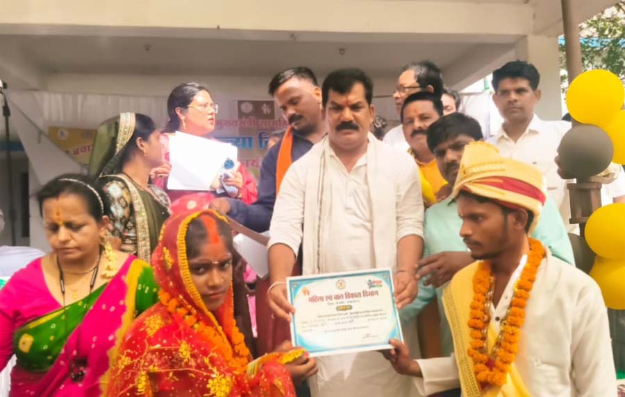 रायपुर : मुख्यमंत्री कन्या विवाह योजना के तहत सिवनी में 33 जोड़े बंधे परिणय सूत्र में