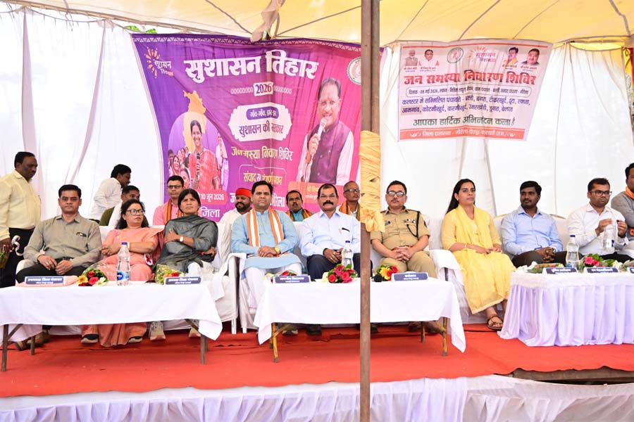 रायपुर : कार्यभार संभालते ही जनसेवा में जुटे नव पदस्थ कलेक्टर डॉ. संतोष कुमार देवांगन