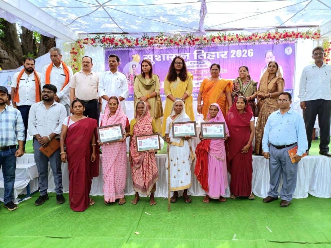 रायपुर : सुशासन तिहार के तहत हांडीटोला में लगा समाधान शिविर