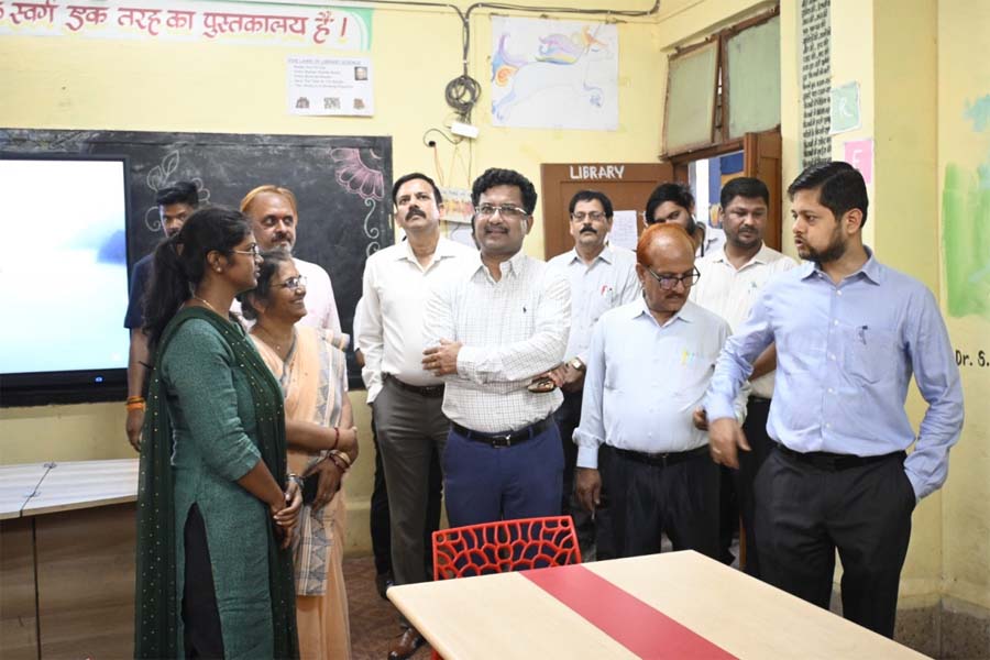 रायपुर : प्रभारी सचिव बोरा ने किया पीएम सेजस विद्यालय कुम्हारी का किया निरीक्षण