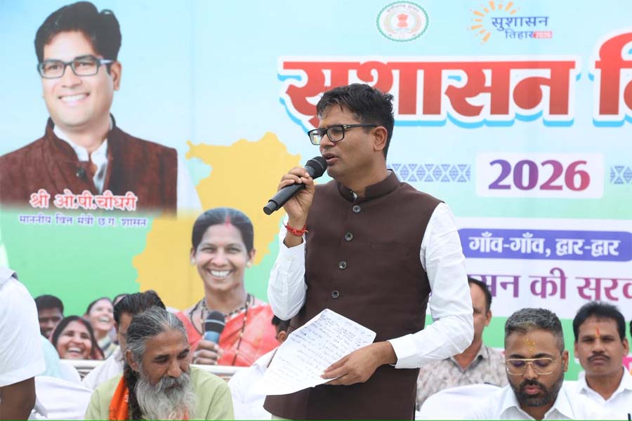रायपुर : सुशासन तिहार-2026 : वित्त मंत्री ओ.पी. चौधरी ने ग्राम माकड़ीखूना में शिविर का किया निरीक्षण