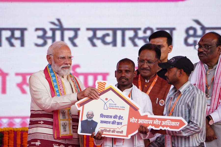 रायपुर : अंधेरे से उजाले की ओर : सुशासन ने बदली विशेष पिछड़ी जनजाति के दिव्यांग दंपति की जिंदगी