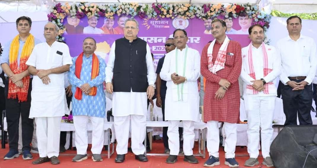 रायपुर : मुख्यमंत्री विष्णु देव साय सुशासन तिहार अंतर्गत राजनांदगांव में आयोजित जनसमस्या निवारण शिविर में हुए शामिल
