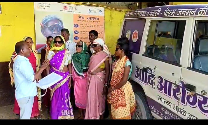 रायपुर : मुख्यमंत्री के निर्देश पर वनांचल की बैगा महिलाओं का सफल मोतियाबिंद ऑपरेशन, आदि आरोग्य रथ बना सहारा