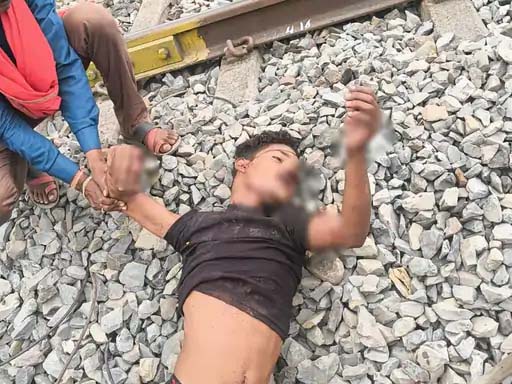 कोरबा: मड़वारानी के पास रेलवे ट्रैक किनारे मिला युवक का शव, चलती ट्रेन में खंभे से टकराने की आशंका, जांच में जुटी पुलिस