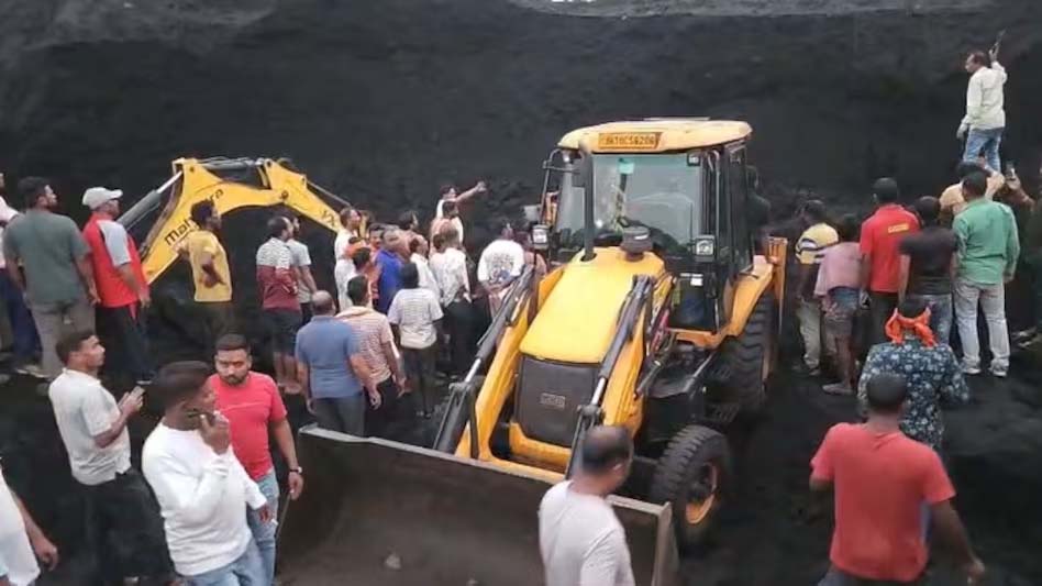 झारखंड: धनबाद में BCCL की कोल वाशरी में बड़ा हादसा, कोयले की स्लरी ढहने से 4 मजदूरों की मौत, लोडिंग के दौरान अचानक मलबे का बड़ा हिस्सा गिरा 