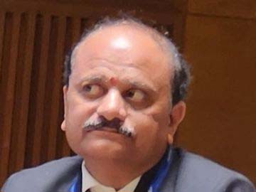 मध्य प्रदेश: इंदौर एयरपोर्ट डायरेक्टर मग्गीरवार पर गंभीर आरोप, पीएमओ में भेजी गई थी शिकायत, दिल्ली से पहुंची हाई लेवल जांच टीम