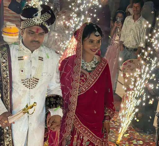 सतना: अनोखी प्रेम कहानी- सेंट्रल जेल की लेडी अफसर को अपने ही कैदी से हुआ प्यार, आरोपी के जेल से छुटते ही की शादी, नप उपाध्यक्ष को मारकर जमीन में गाड़ा था, 14 साल की सजा काटने के बाद हुआ था रिहा