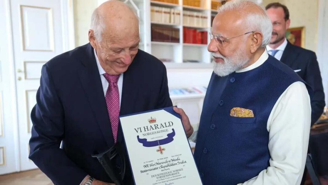 Breaking News: नॉर्वे के राजा ने मोदी को देश के सर्वोच्च सम्मान से सम्मानित किया, प्रधानमंत्री ये 32वां अंतरराष्ट्रीय सम्मान, PM बोले- यूरोप भारत में $100 अरब निवेश करेगा