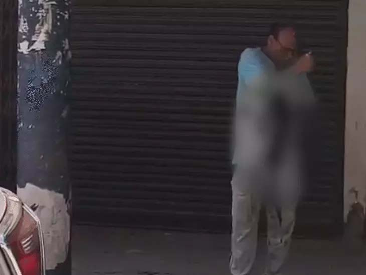 मध्य प्रदेश: भोपाल में चरित्र शंका को लेकर लिव-इन पार्टनर के सिर पर हथौड़े से हमला, महिला की हालत गंभीर, वारदात के बाद शख्स ने खुद पर 11 बार चाकू घोंपा, गला काटा, 5 मिनट तड़पने के बाद मौत