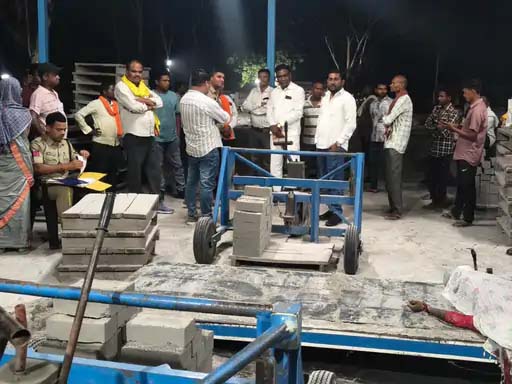 कोरबा: राखड़ ईंट फैक्ट्री में बड़ा हादसा, सफाई के दौरान महिला मजदूर की मशीन में दबकर मौत, आक्रोशित ग्रामीणों का 4 घंटे तक विरोध प्रदर्शन, संचालक के मुआवजे देने पर बनी सहमति