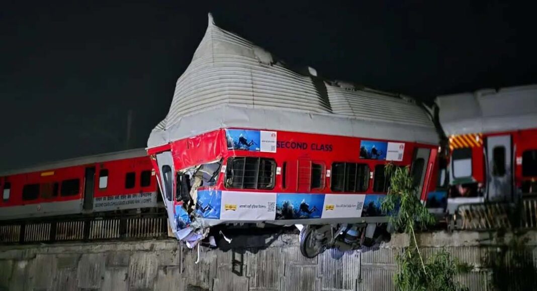 Breaking News: उज्जैनी एक्सप्रेस के 3 कोच पटरी से उतरे, ऋषिकेश में रात में शंटिंग के दौरान बफर से टकराया इंजन, झटके के साथ रुकी ट्रेन; एक बोगी बीच से मुड़ी