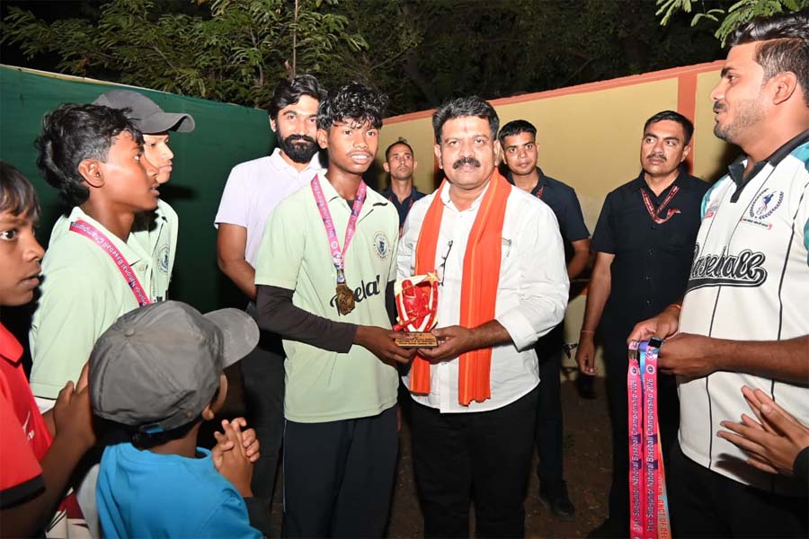 रायपुर : उप मुख्यमंत्री विजय शर्मा ने राष्ट्रीय पदक विजेता बेसबॉल खिलाडि़यों का किया सम्मान