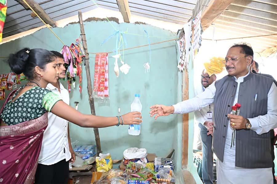 रायपुर : जब मुख्यमंत्री रुके एक छोटी-सी किराना दुकान पर… और सामने थी बदलाव की बड़ी कहानी