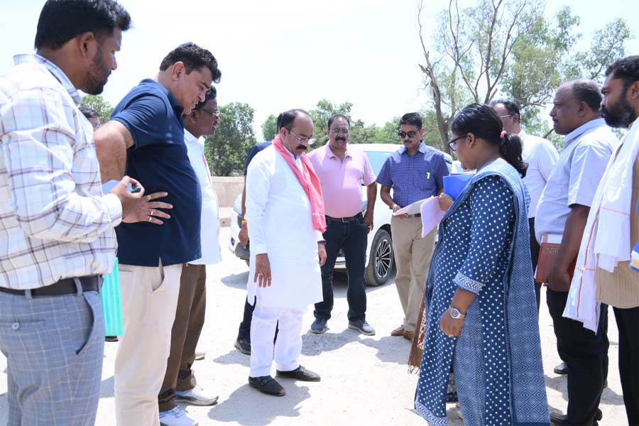 रायपुर : उप मुख्यमंत्री अरुण साव के बस्तर प्रवास का दूसरा दिन : मिशन अमृत, राष्ट्रीय राजमार्ग और तालाब सौंदर्यीकरण कार्यों का किया निरीक्षण