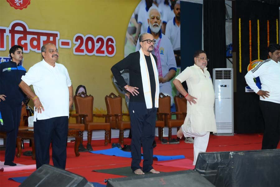 रायपुर : अंतर्राष्ट्रीय योग दिवस’ : योग को जीवनशैली में शामिल करें – राज्यपाल डेका