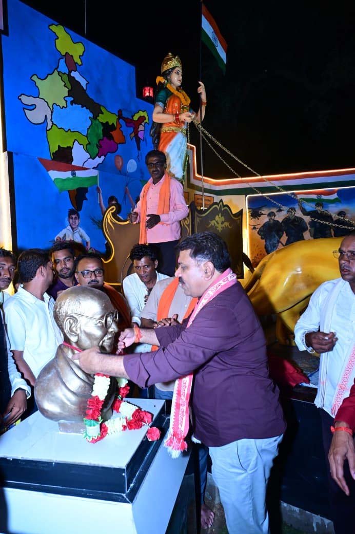 रायपुर : उप मुख्यमंत्री विजय शर्मा ने भारत माता की प्रतिमा एवं भव्य शहीद स्मारक का किया लोकार्पण