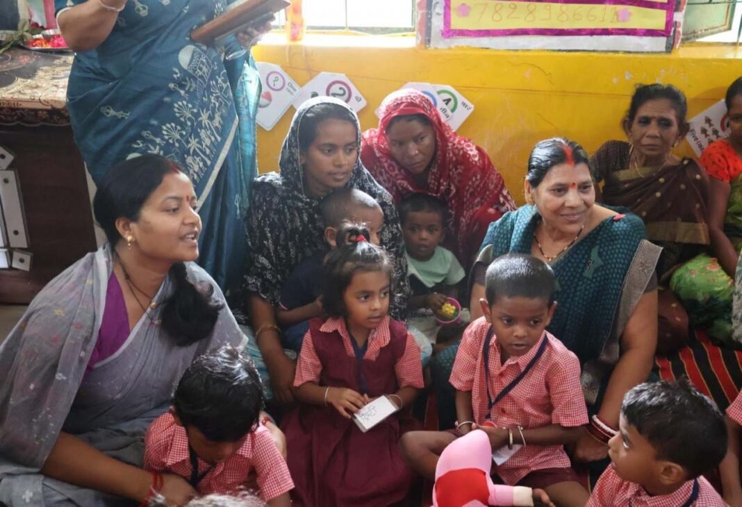 रायपुर : कुपोषण मुक्त छत्तीसगढ़ की दिशा में सशक्त पहल : मंत्री लक्ष्मी राजवाड़े ने एनआरसी और आंगनबाड़ी में बच्चों संग बिताया समय