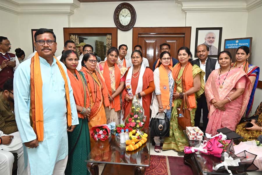 रायपुर : राष्ट्रीय पिछड़ा वर्ग आयोग अध्यक्ष साध्वी निरंजन ज्योति ने पिछड़ा वर्ग समाजों के प्रतिनिधियों से की मुलाकात, जानी समस्याएं