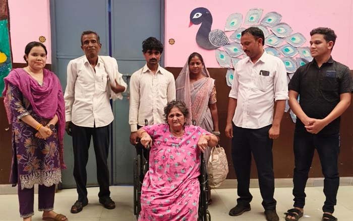 रायपुर : दो साल बाद बेटे से मिली मां : समझाइश रंग लाई तो आंसुओं के साथ हुई घर वापसी