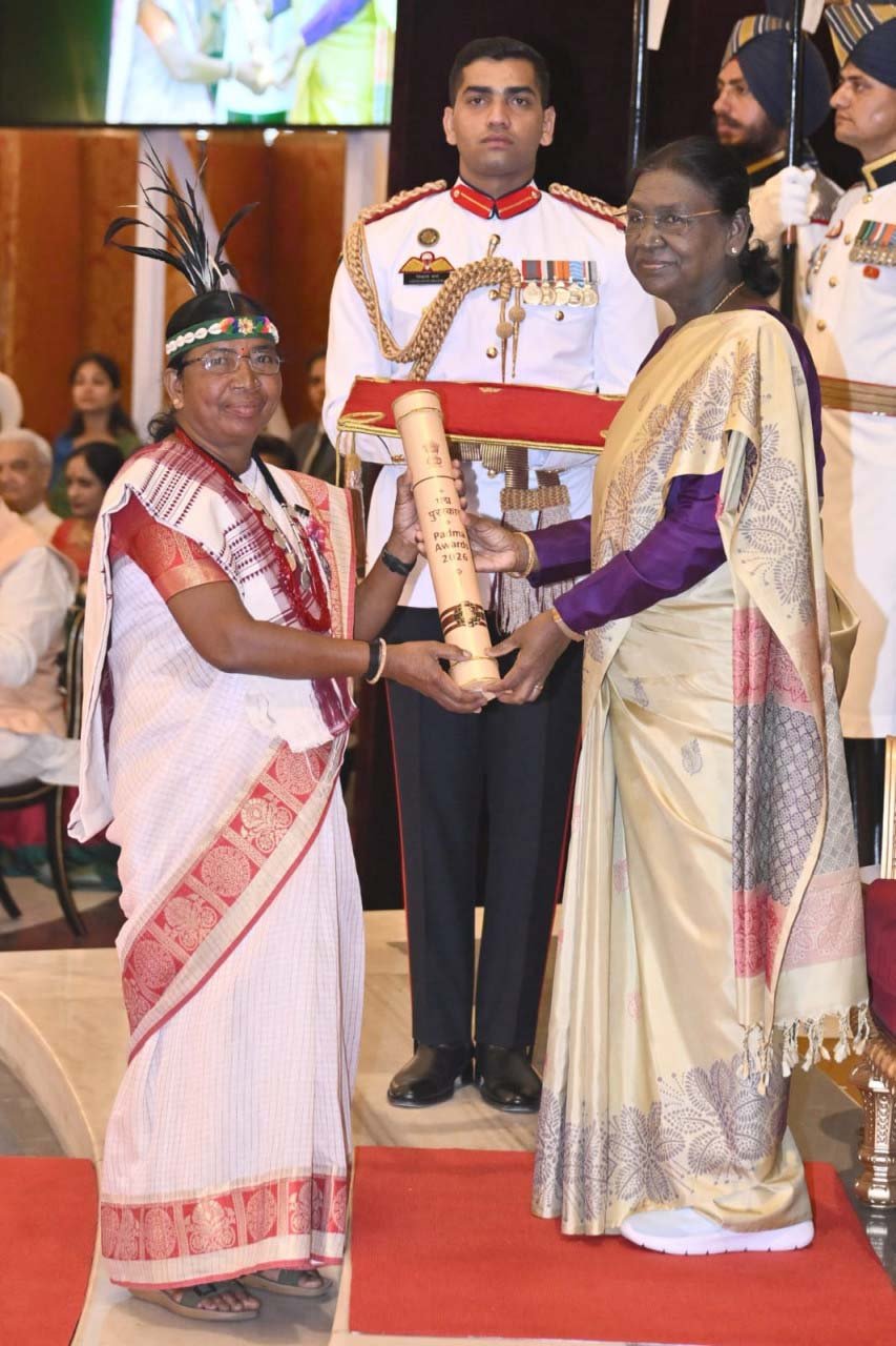 रायपुर : वित्त मंत्री ओपी चौधरी ने पद्मश्री सम्मान प्राप्त डॉ. बुधरी ताती को दी बधाई
