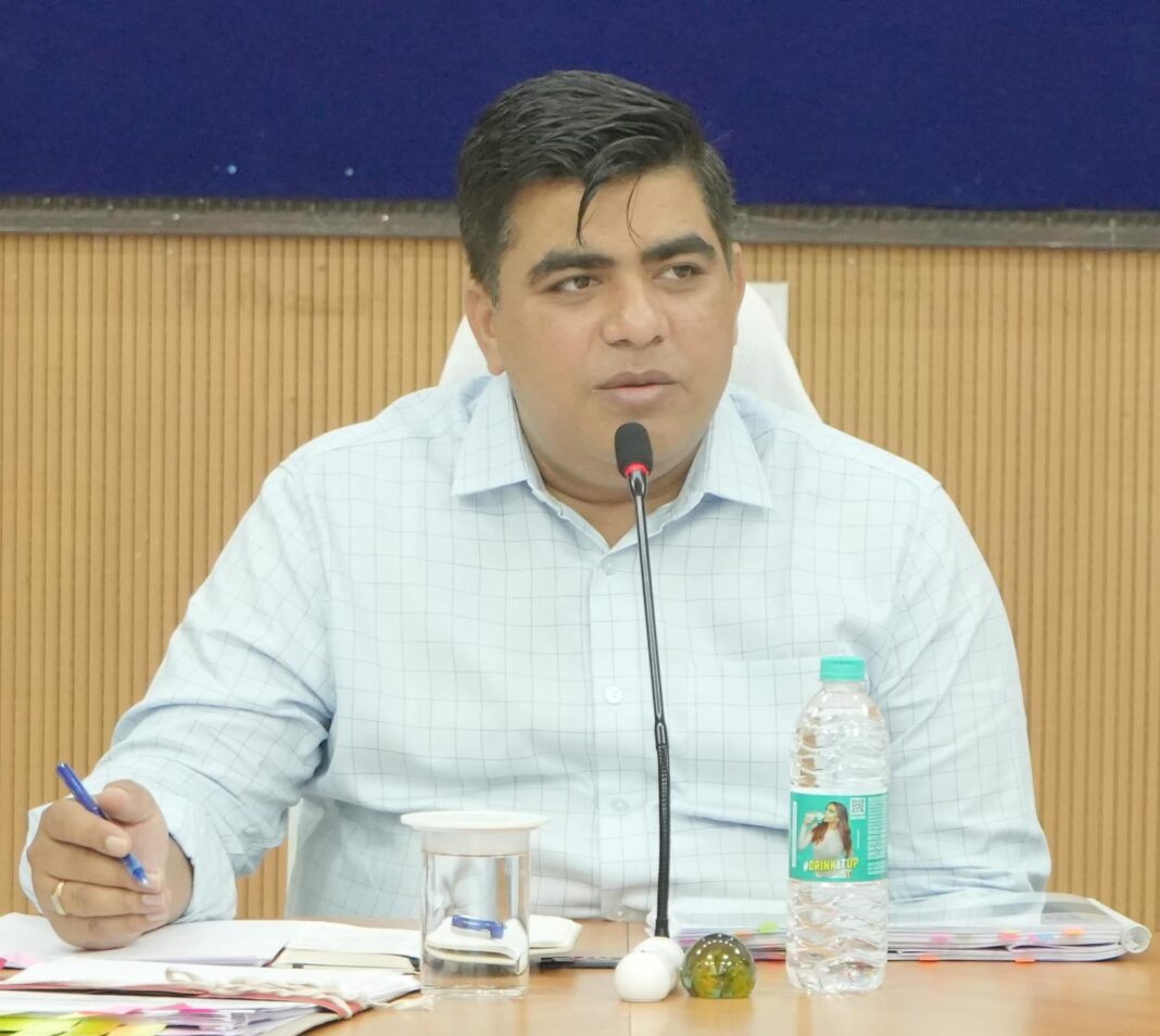 KORBa : जल जीवन मिशन कार्यों में लाएं गति, समय-सीमा में पूर्ण करें सभी योजनाएं – कलेक्टर कुणाल दुदावत