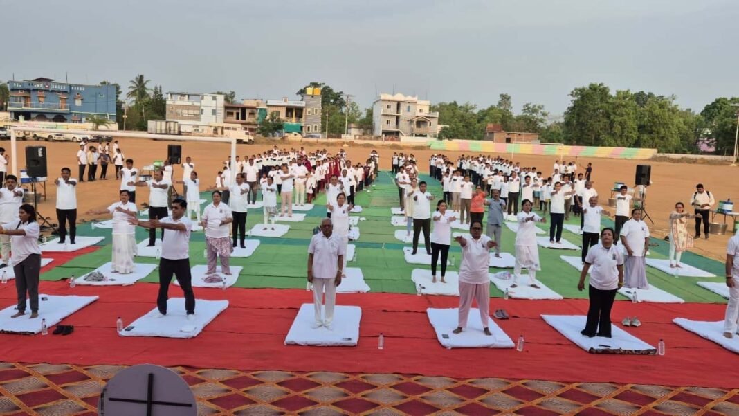 रायपुर : योग मानव जीवन को स्वस्थ एवं निरोगी रखने की उत्कृष्ट क्रिया – अहिवारा विधायक कोर्सेवाड़ा