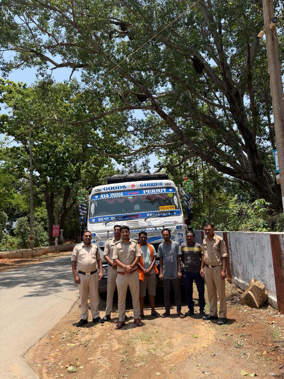 रायपुर : अवैध खनिज परिवहन पर बड़ी कार्रवाई : बिना अभिवहन पास चूना पत्थर गिट्टी से भरे 3 ट्रेलर जब्त