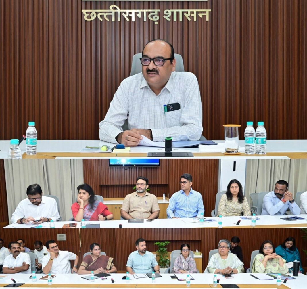 रायपुर : मुख्य सचिव ने विभागीय योजनाओं की प्रगति की समीक्षा की
