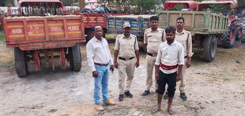 रायपुर : महान नदी में अवैध रेत उत्खनन पर बड़ी कार्रवाई, 3 ट्रैक्टर जब्त