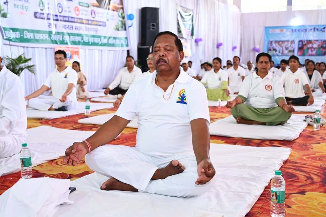 रायपुर : कोरिया में 12वां अंतरराष्ट्रीय योग दिवस : मंत्री रामविचार नेताम की मौजूदगी में हुआ भव्य योगाभ्यास