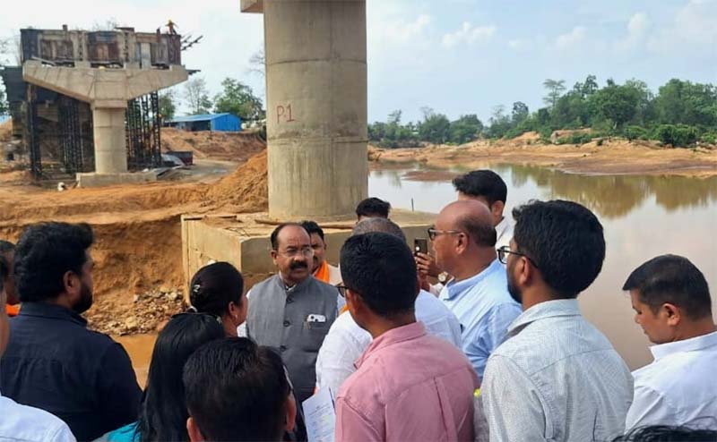 रायपुर : दंतेवाड़ा को भारी वाहनों के दबाव से मिलेगी मुक्ति, दिसम्बर तक पूरा होगा बायपास सड़क और पुल का काम