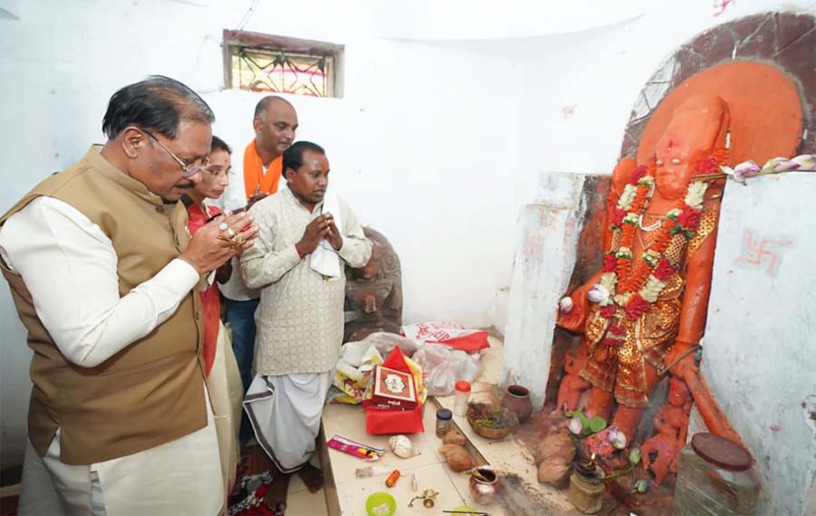 रायपुर : मुख्यमंत्री विष्णुदेव साय ने ऐतिहासिक चतुर्भुज विष्णु मंदिर में की पूजा-अर्चना, प्रदेश की सुख-समृद्धि की कामना