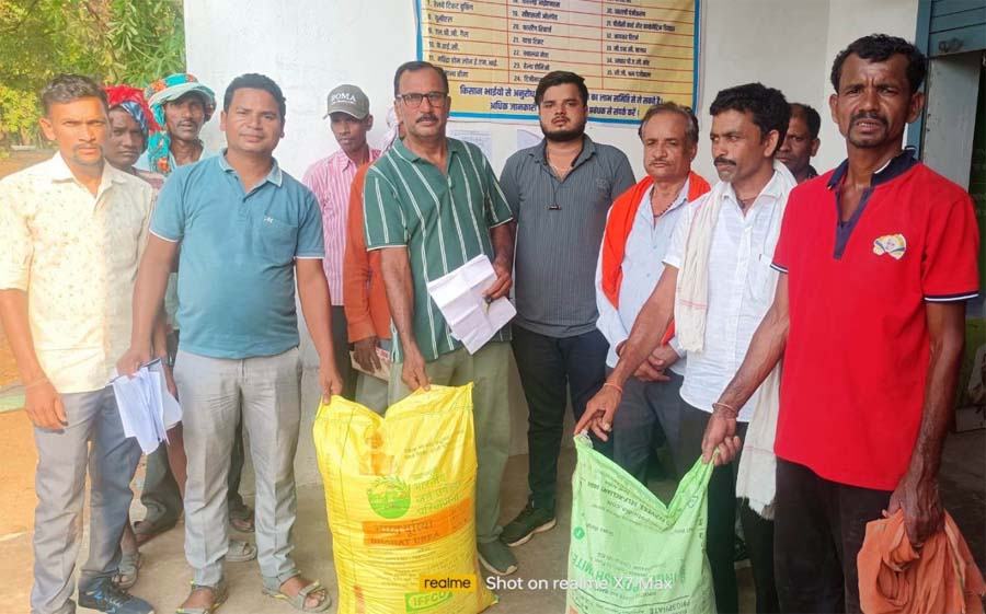रायपुर : पर्याप्त खाद उपलब्ध, भंडारण और वितरण पिछले वर्ष की तुलना में तेज