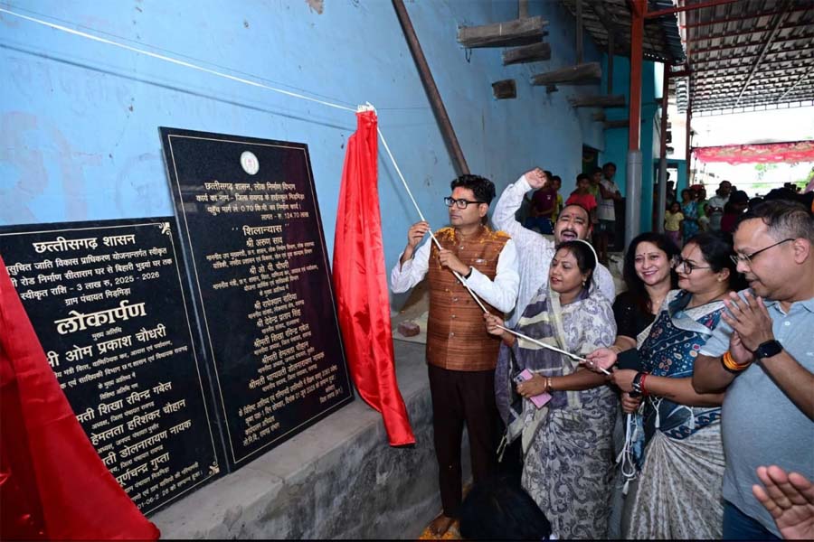 रायपुर : क्षेत्र का समग्र विकास हमारी सर्वाेच्च प्राथमिकता, हर गांव तक पहुंचेगी विकास की रोशनी – वित्त मंत्री ओ.पी. चौधरी