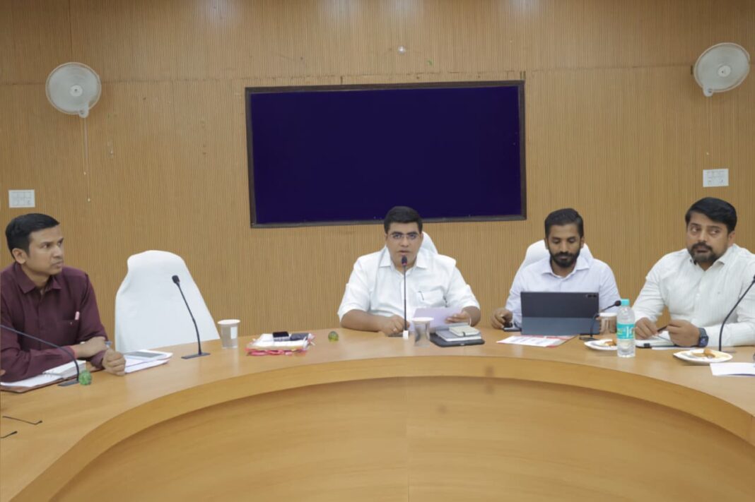 कोरबा: समय-सीमा बैठक में कलेक्टर ने की विभागीय कार्यों की विस्तृत समीक्षा, लंबित प्रकरणों के त्वरित एवं समयबद्ध निराकरण के सख्त निर्देश